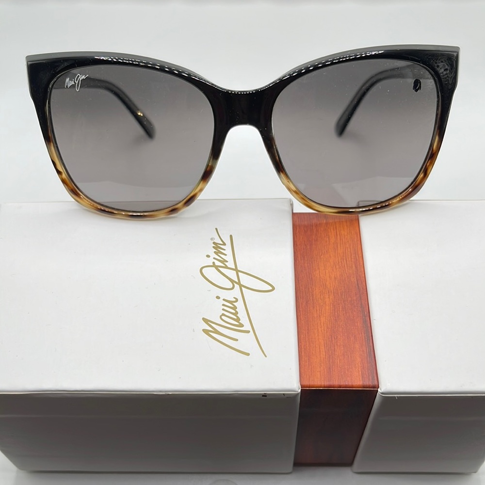 NWOT. Maui Jim women’s sunglasses. Oversized black and tortoiseshell.